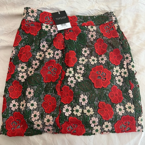 Top Shop floral mini skirt - Picture 2 of 2
